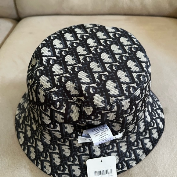 Reversible Teddy -D Small Brim Bucket Hat 58 NWT - Picture 8 of 9